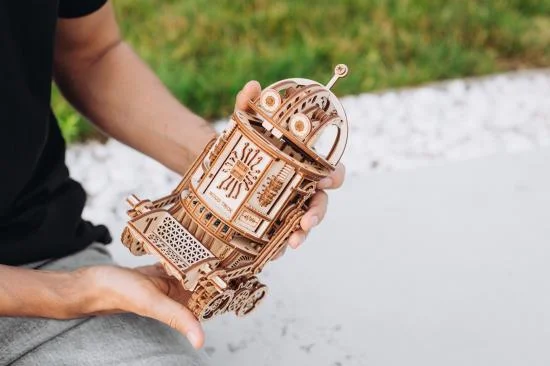 Wood Trick Space junk robot (mechanical) — image 3 of 9