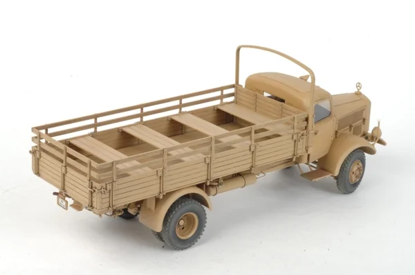 Zvesda German Heavy 4.5T Truck Merc 4500S — image 4 of 6