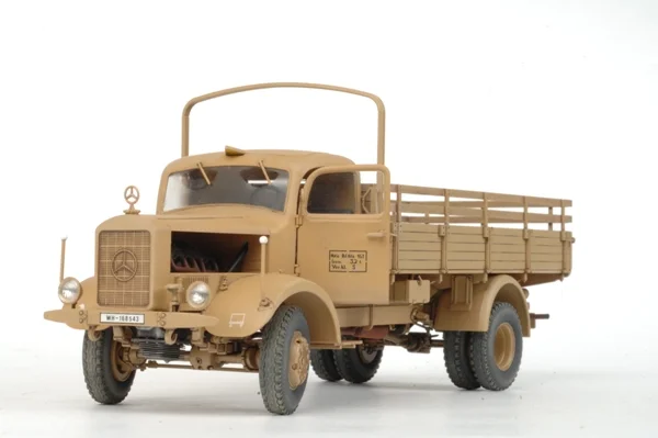 Zvesda German Heavy 4.5T Truck Merc 4500S — image 5 of 6