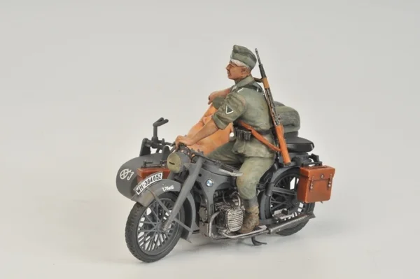 Zvesda German WWII R12 Sidecar And Crew — image 4 of 7
