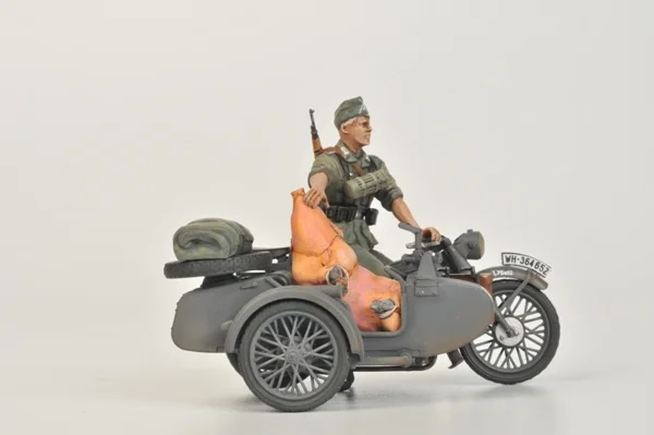 Zvesda German WWII R12 Sidecar And Crew — image 5 of 7