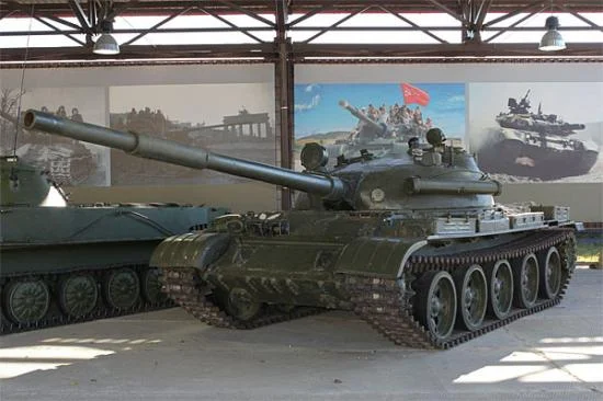 Zvesda T-62 Soviet Main Battle Tank &mdash; image 2 of 12