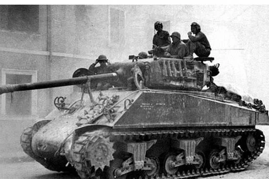 Zvezda M4 A3 (76mm) Sherman Tank &mdash; image 2 of 8