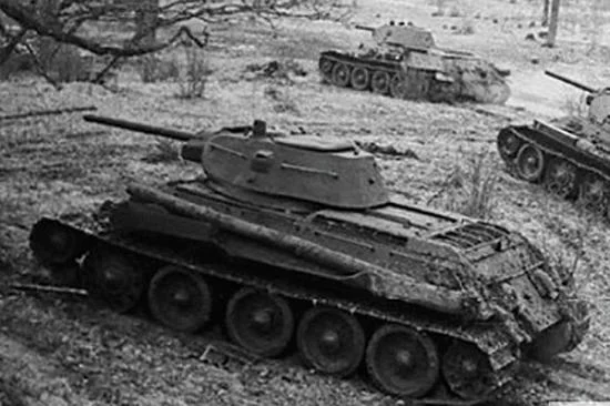 Zvezda T-34/76 Mod 1942 — image 2 of 8