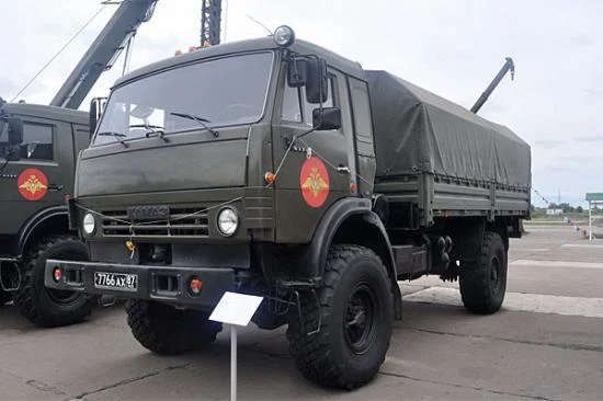 Zvesda Russian 2 Axle Military Truck K-432 — image 2 of 9