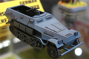 Zvezda Sd.Kfz.251/1 Ausf B — image 2 of 7