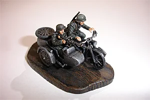 Zvezda German Motorcycle R-12 — image 2 of 7