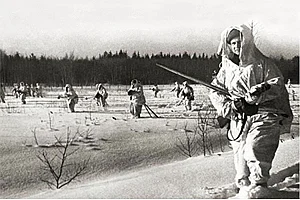 Zvezda 1/72 Soviet Skiers — image 2 of 6