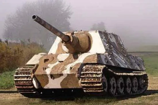 Zvezda 1:100 Soviet Tank Kv-2 — image 1 of 6