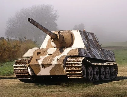 Zvezda 1:100 Soviet Tank Kv-2 — image 6 of 6