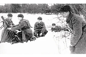 Zvezda 1/72 Soviet 82mm Mortar W/Crew &mdash; image 2 of 8