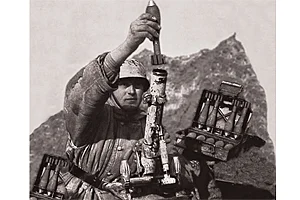 Zvezda 1/72 German 80mm Mortar W/Crew &mdash; image 2 of 8