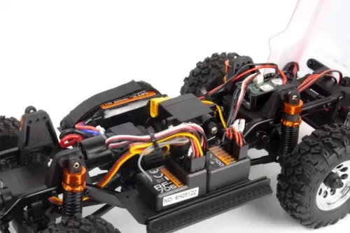 HPI Venture18 Flux V2 - 1985 Toyota Hilux SR5 — image 11 of 16