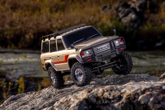 Kyosho KC10 Toyota Land Cruiser 60 Crawler 4WD 1:10 Readyset &mdash; image 5 of 8