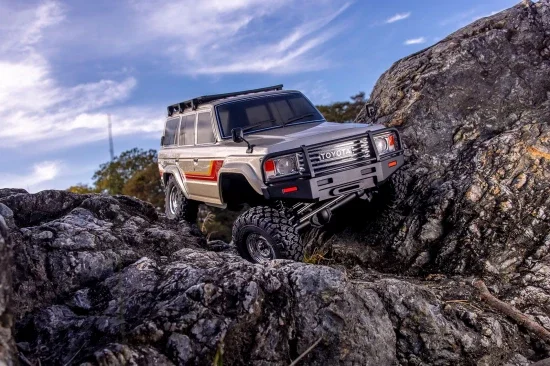 Kyosho KC10 Toyota Land Cruiser 60 Crawler 4WD 1:10 Readyset &mdash; image 6 of 8