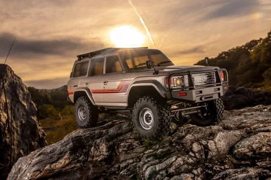 Kyosho KC10 Toyota Land Cruiser 60 Crawler 4WD 1:10 Readyset &mdash; image 7 of 8