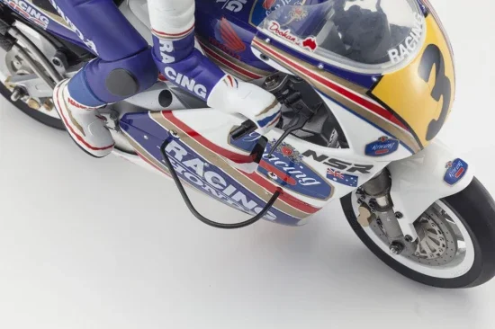 Kyosho Moto Hanging On Racer Biker - Honda NSR500 1991 Kit — image 11 of 11