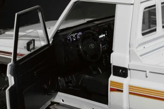 Killer Body Toyota Land Cruiser Lc70 Cockpit Set (Left) &mdash; image 6 of 7