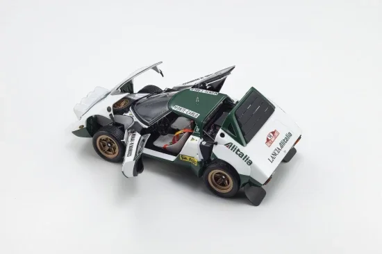 Kyosho 1:18 Lancia Stratos HF S.Munari Winner Monte Carlo 1975 Nr.14 — image 3 of 11
