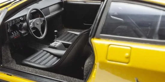 Kyosho 1:18 Lamborghini Urraco Rally 1974 Yellow — image 6 of 6