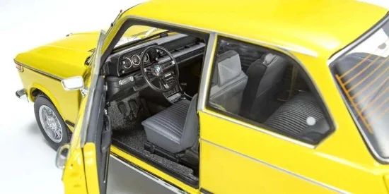 Kyosho 1:18 BMW 2002 Tii 1972 Yellow — image 8 of 8