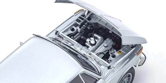 Kyosho 1:18 BMW 2002 Tii 1972 Silver — image 5 of 7