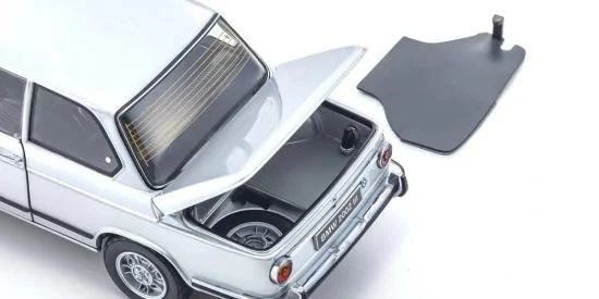 Kyosho 1:18 BMW 2002 Tii 1972 Silver — image 6 of 7