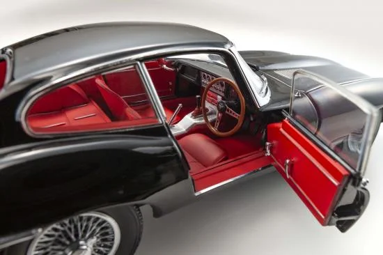 Kyosho 1:18 Jaguar E-Type 3.8L Coupe MK1 1961 Black &mdash; image 3 of 7