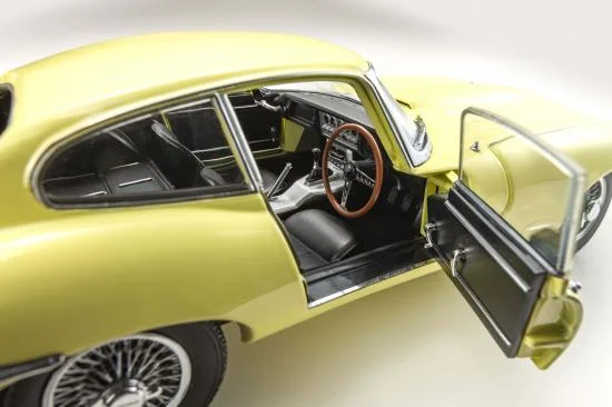Kyosho 1:18 Jaguar E-Type 3.8L Coupe MK1 1961 Pale Primose — image 8 of 10