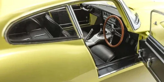 Kyosho 1:18 Jaguar E-Type 3.8L Coupe MK1 1961 Pale Primose — image 2 of 10