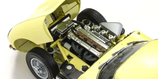 Kyosho 1:18 Jaguar E-Type 3.8L Coupe MK1 1961 Pale Primose — image 10 of 10