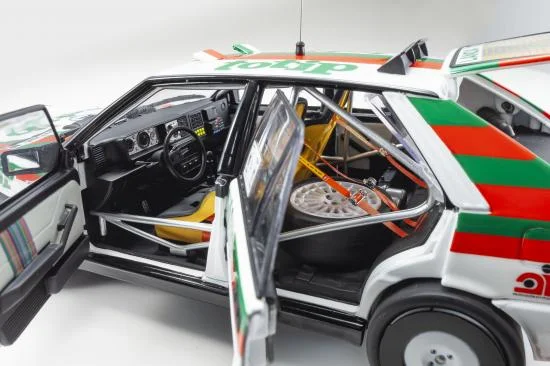 Kyosho 1:18 Lancia Delta HF 4WD Targa Florio 1987 Team Totip Nr.1 — image 6 of 7