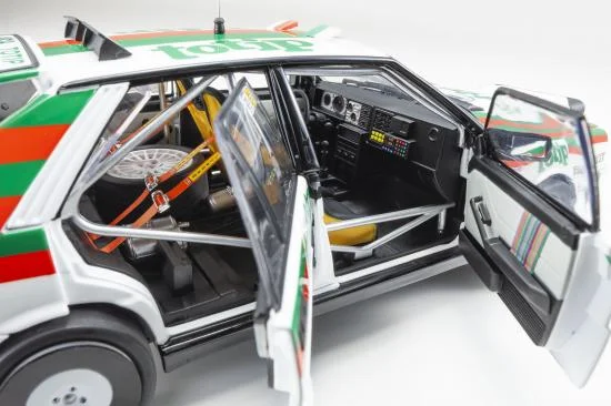 Kyosho 1:18 Lancia Delta HF 4WD Targa Florio 1987 Team Totip Nr.1 — image 7 of 7