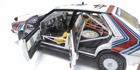 Kyosho 1:18 Lancia Delta HF 4WD Rally Monte Carlo 1988 Martini Nr.3 — image 5 of 5
