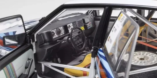 Kyosho 1:18 Lancia Delta HF Integrale (8V) Olympus 1988 Martini Nr.1 — image 5 of 5