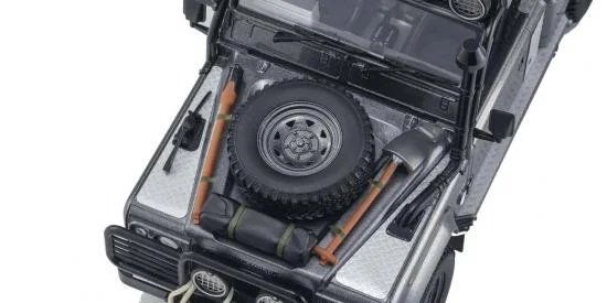 Kyosho 1:18 Resin Land Rover Defender 2001 Tomb Raider Edition — image 4 of 6