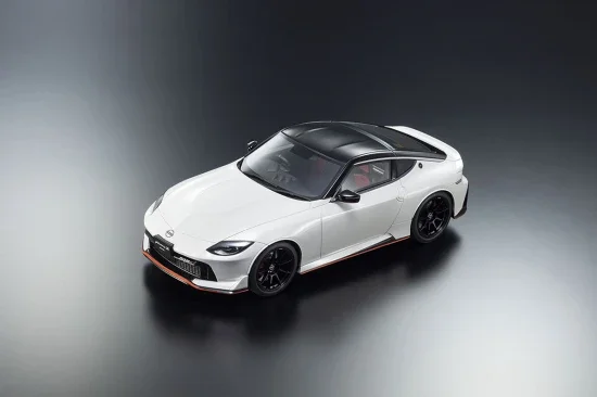 Kyosho 1:18 Resin Samurai Collection Nissan Fairlady Z 2024 White — image 11 of 11