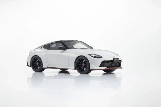 Kyosho 1:18 Resin Samurai Collection Nissan Fairlady Z 2024 White — image 6 of 11