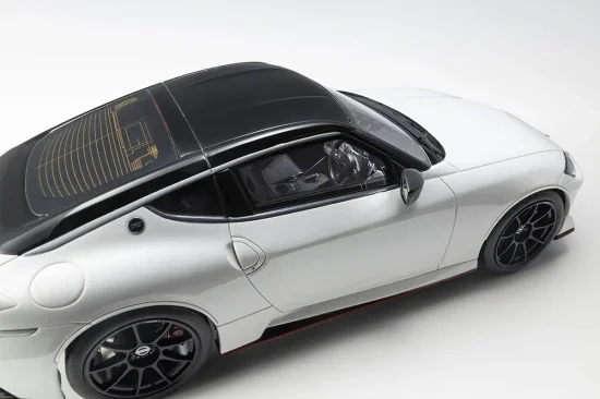 Kyosho 1:18 Resin Samurai Collection Nissan Fairlady Z 2024 White — image 3 of 11