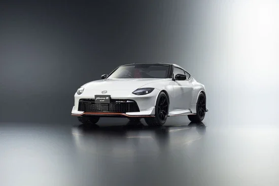 Kyosho 1:18 Resin Samurai Collection Nissan Fairlady Z 2024 White — image 2 of 11