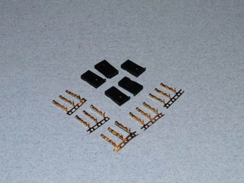 Futaba Plug Set (Gold Pins) 5pcs — image 1 of 2