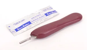 Plastic Scalpel Handle with 5 Blades - No 11