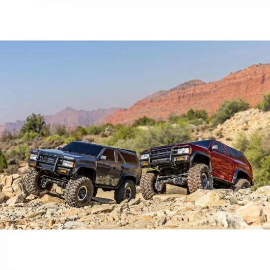 Traxxas TRX-4 1988 Nissan Pathfinder — image 17 of 20