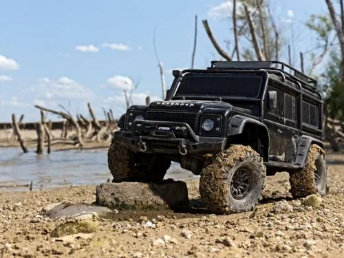 Traxxas TRX-4 - Land Rover Defender 110 With Winch &mdash; image 3 of 11
