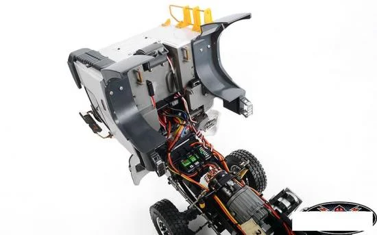 RC4WD 1:14 8x8 Armageddon Hydraulic Dump Truck (FMX) RC4WD — image 4 of 7