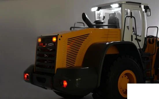 RC4WD 1:14 Scale Earth Mover 870K Hydraulic Wheel Loader w/White Cab RC4WD — image 11 of 16