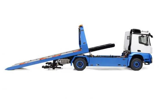 RC4WD 1:14 4x4 Wrecker Flat Bed Hydraulic Tow Truck RC4WD &mdash; image 2 of 7